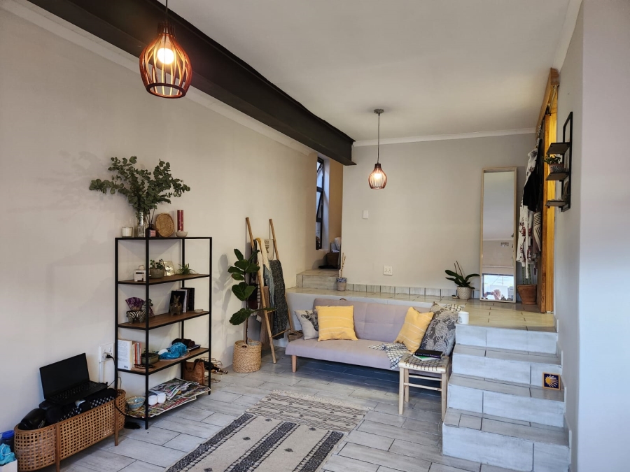 6 Bedroom Property for Sale in Vredehoek Western Cape